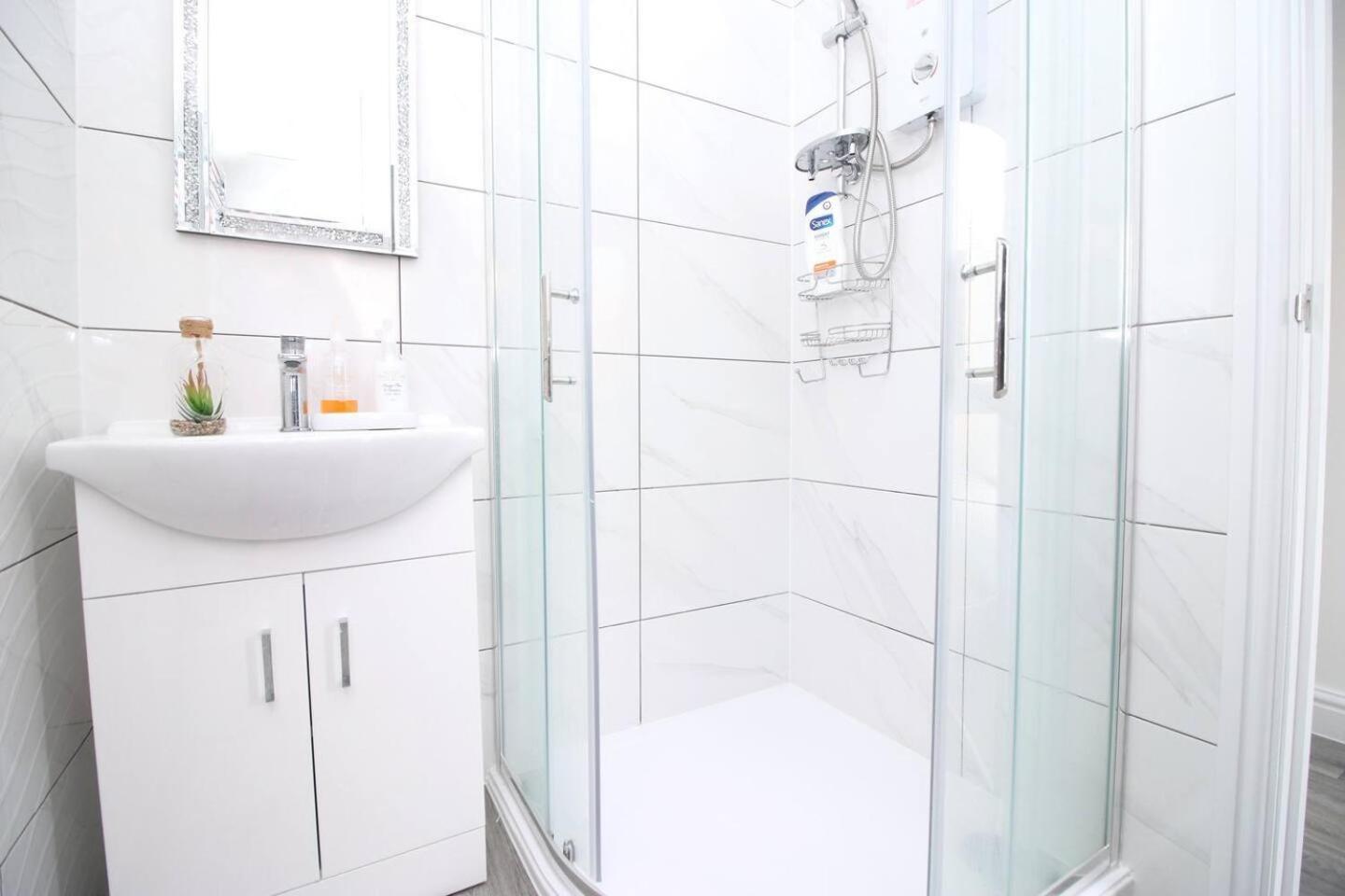 Modern Guesthouse, Fast Wi-Fi, Street Free Parking, Central, Fully Equipped Cardiff Zewnętrze zdjęcie