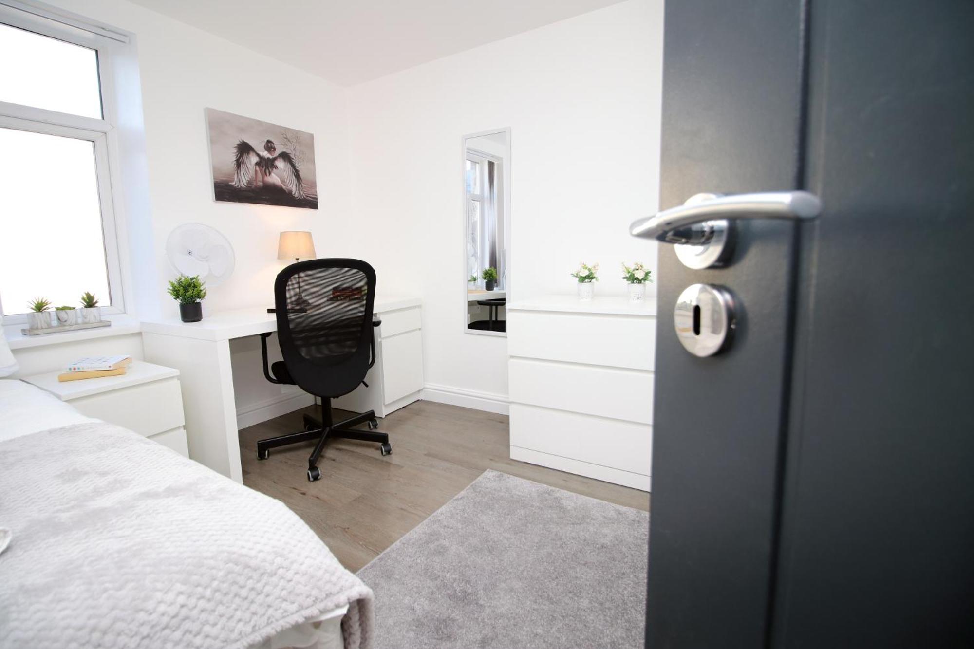 Modern Guesthouse, Fast Wi-Fi, Street Free Parking, Central, Fully Equipped Cardiff Zewnętrze zdjęcie