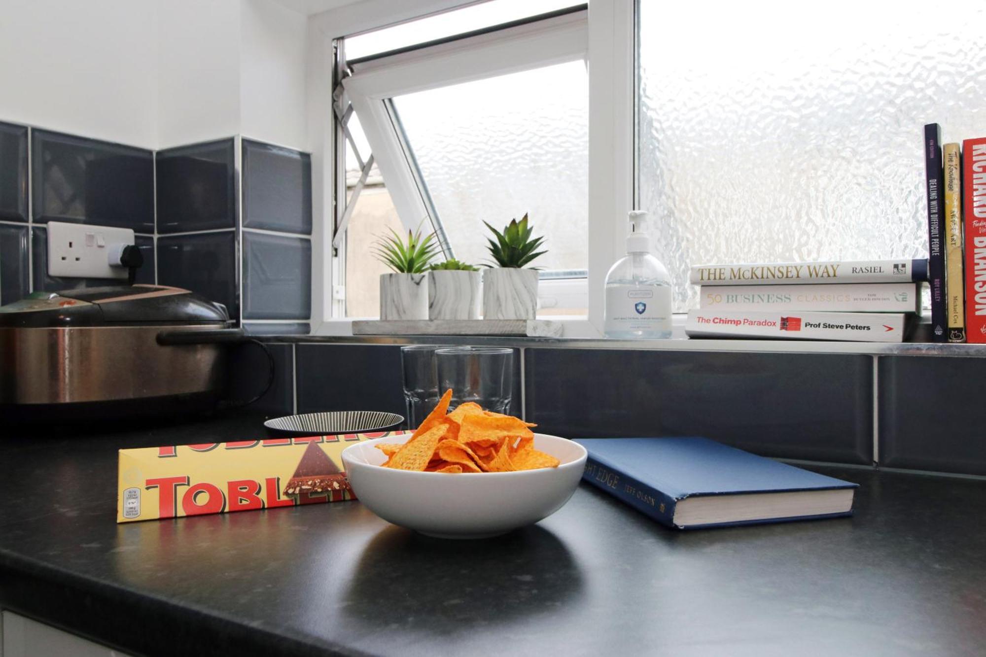 Modern Guesthouse, Fast Wi-Fi, Street Free Parking, Central, Fully Equipped Cardiff Zewnętrze zdjęcie