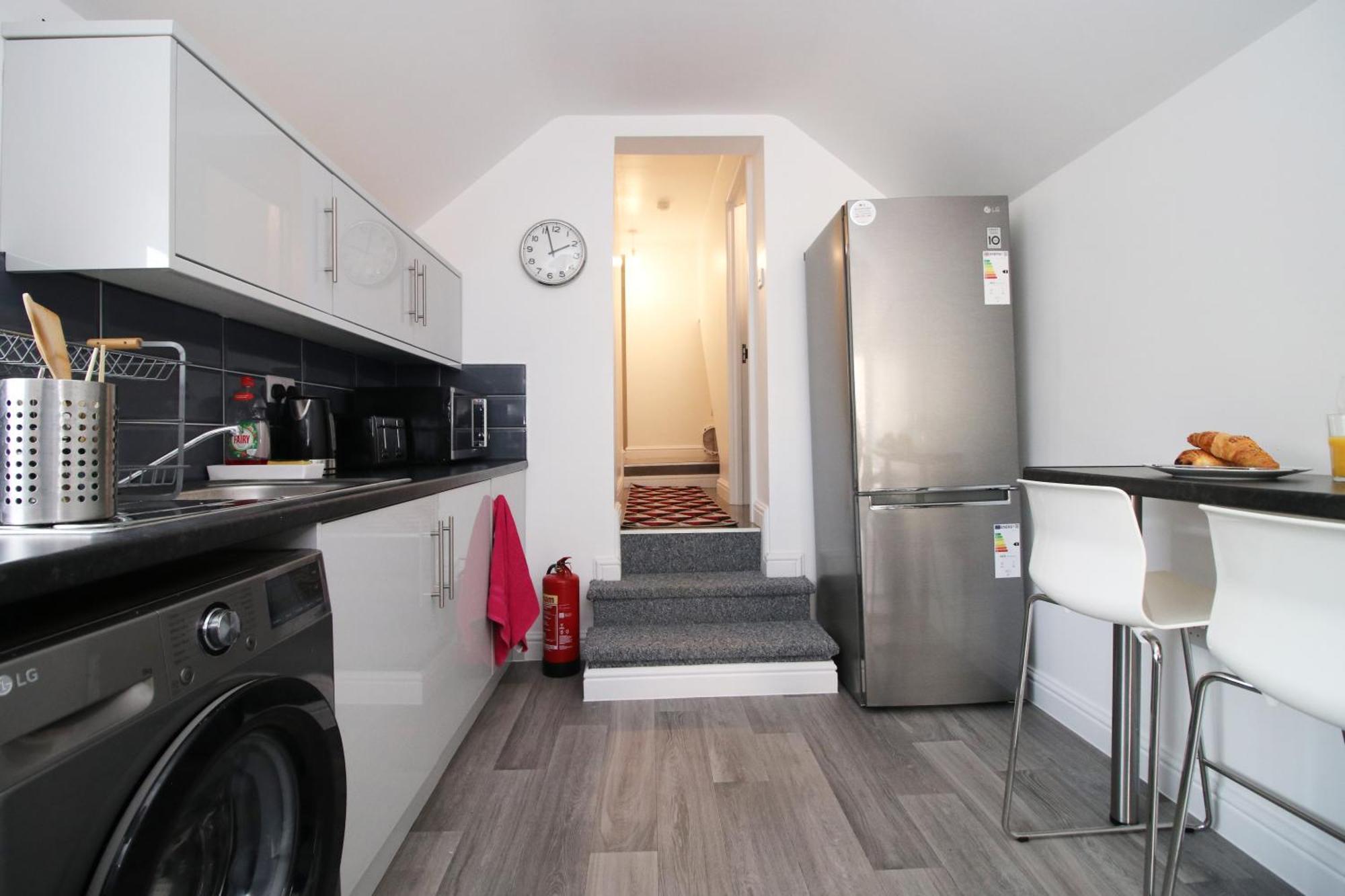 Modern Guesthouse, Fast Wi-Fi, Street Free Parking, Central, Fully Equipped Cardiff Zewnętrze zdjęcie