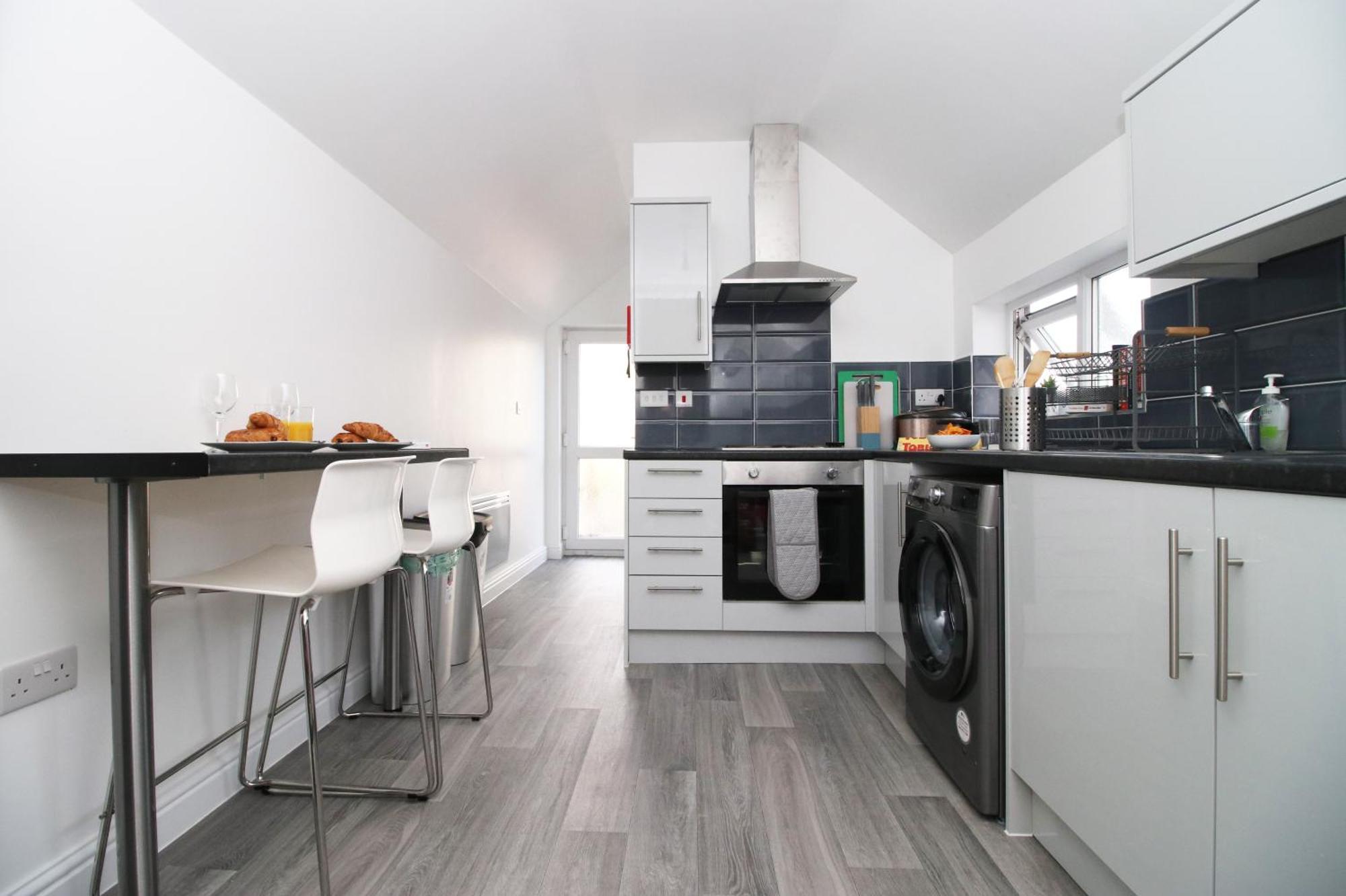 Modern Guesthouse, Fast Wi-Fi, Street Free Parking, Central, Fully Equipped Cardiff Zewnętrze zdjęcie