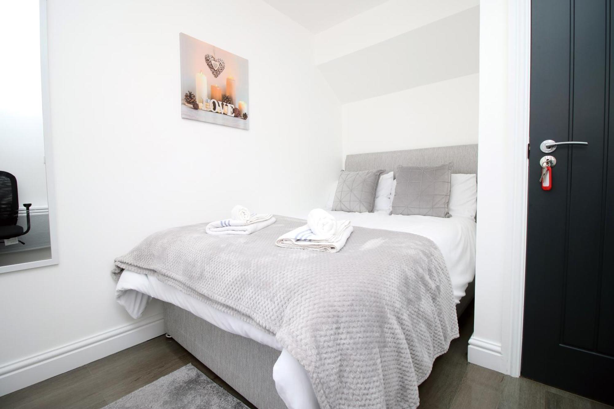 Modern Guesthouse, Fast Wi-Fi, Street Free Parking, Central, Fully Equipped Cardiff Zewnętrze zdjęcie