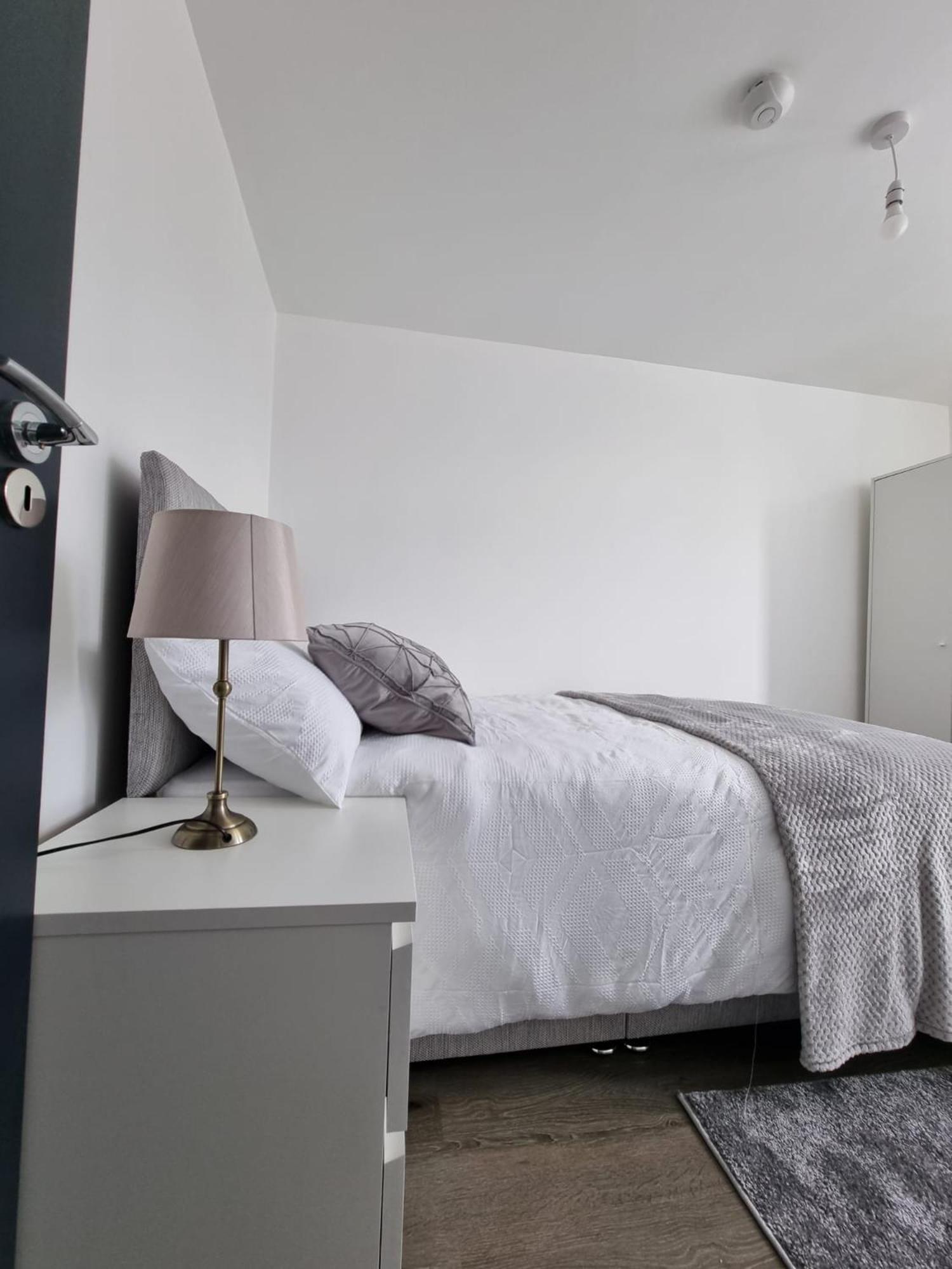 Modern Guesthouse, Fast Wi-Fi, Street Free Parking, Central, Fully Equipped Cardiff Pokój zdjęcie